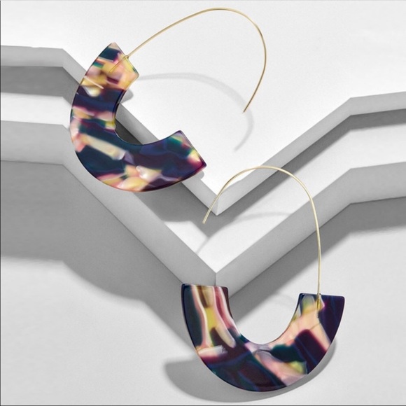 Atelier Sona Jewelry - Acrylic Wire Hoop Drop Earrings Blue Swirls